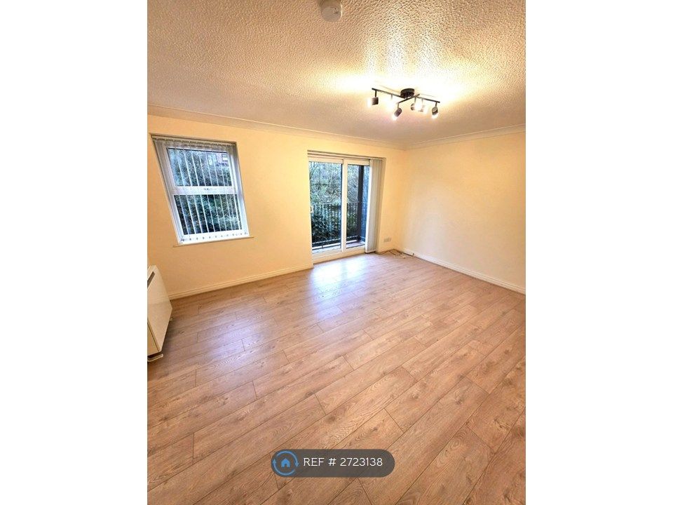 Property photo 2 of 11 Living Room