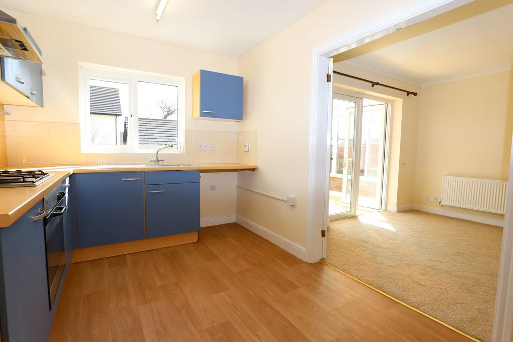 Property photo 2 of 19 Kitchen