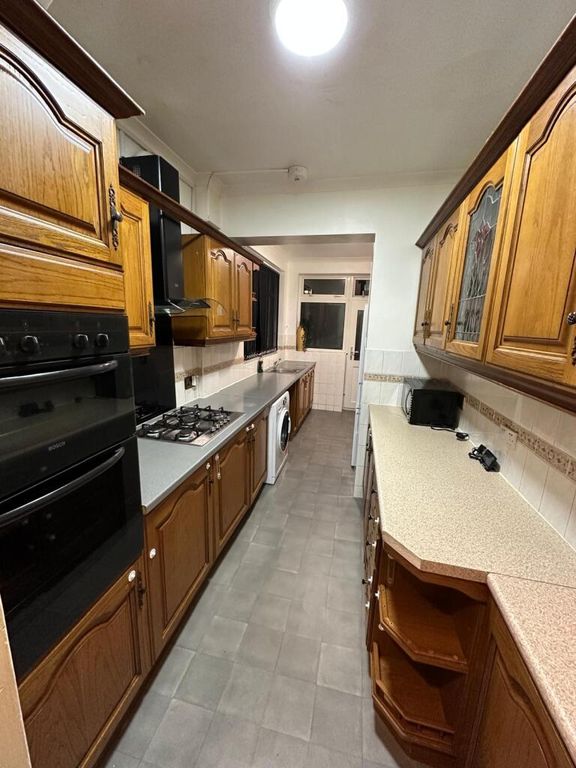 Property photo 3 of 10 Kitchen