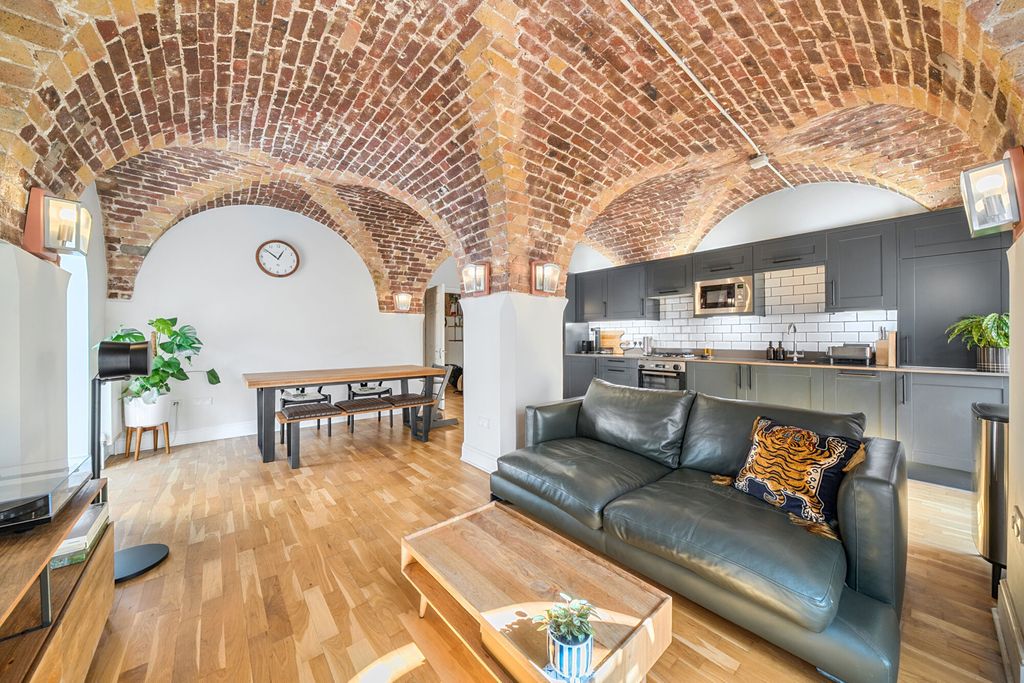 Property photo 3 of 22 1354053-4-68cd57c...