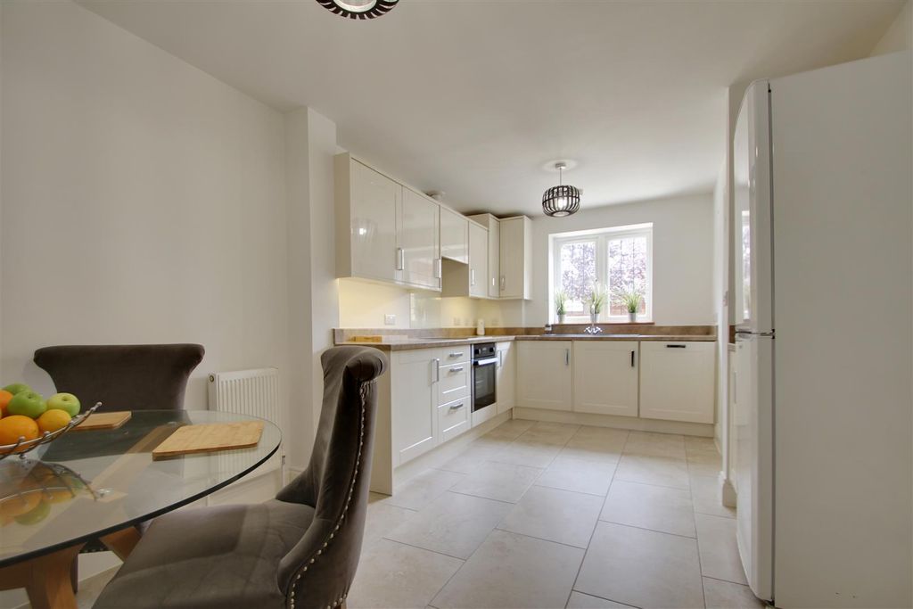 Property photo 2 of 16 Kitchen Diner
