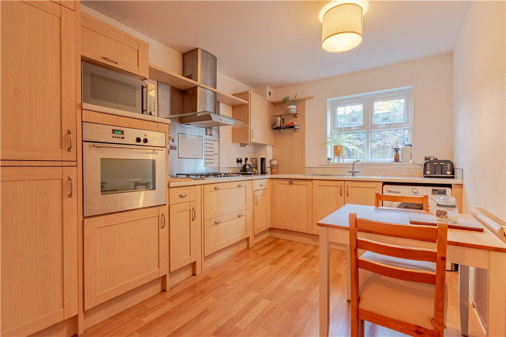 Property photo 3 of 10 Kitchen