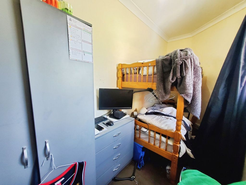 Property photo 3 of 8 03