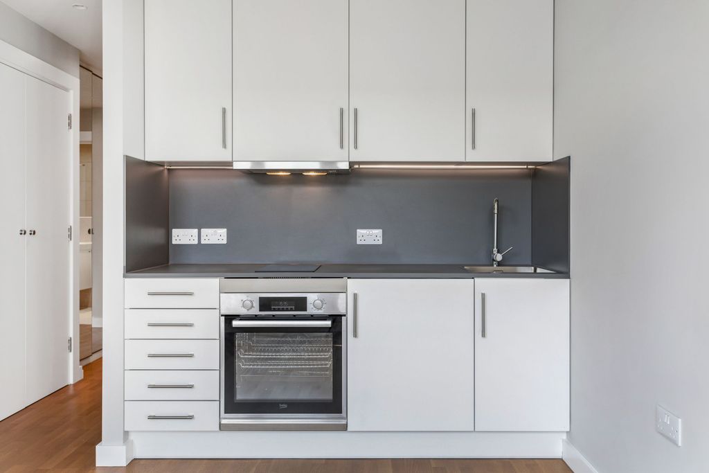 Property photo 1 of 9 Kitchen
