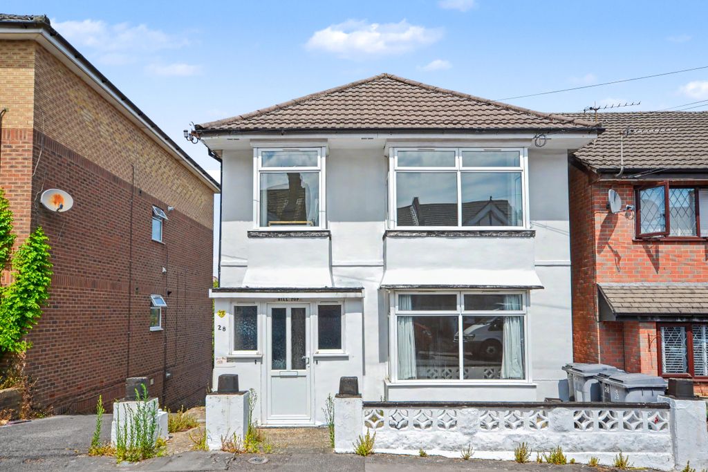 Property photo 1 of 21 28 Portland Road, Bournemouth, Bh9 1Nq