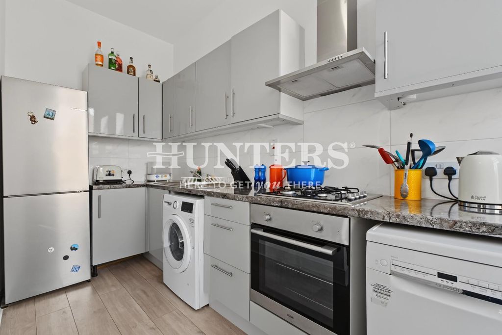 Property photo 3 of 10 Kitchen