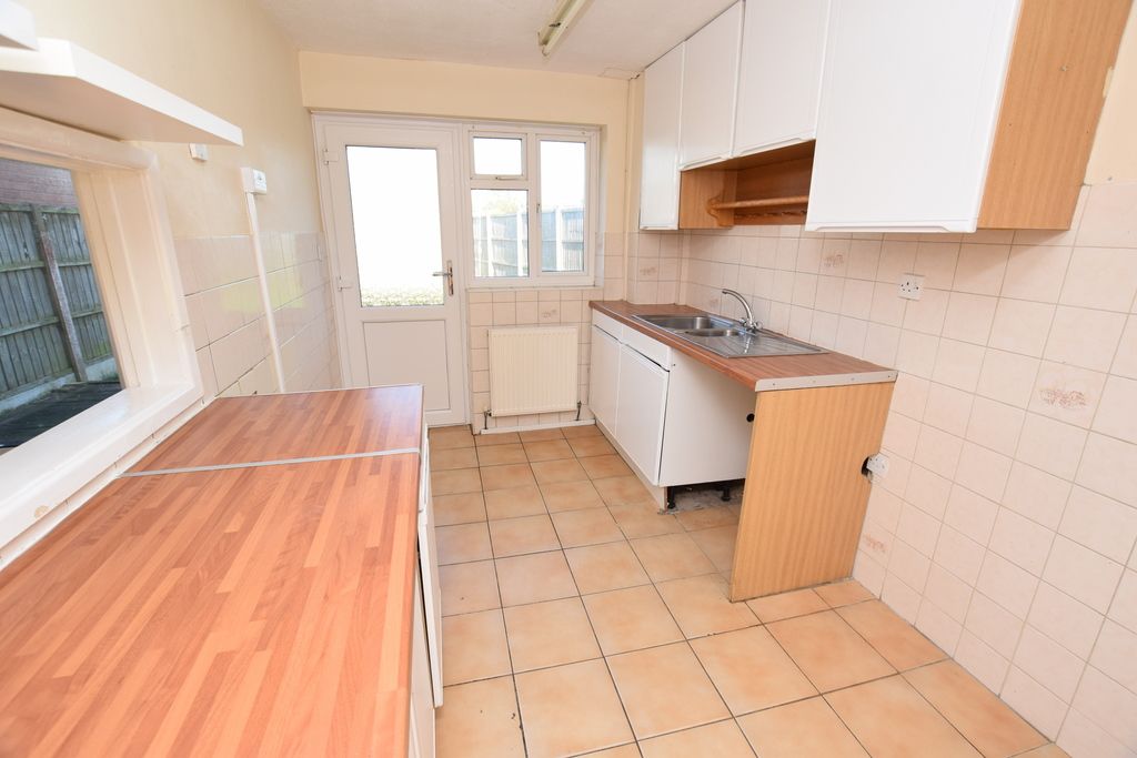 Property photo 2 of 10 Kitchen