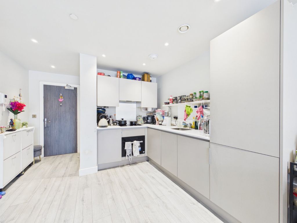 Property photo 3 of 9 Kitchen