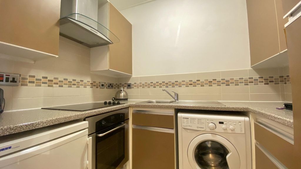 Property photo 3 of 10 Kitchen