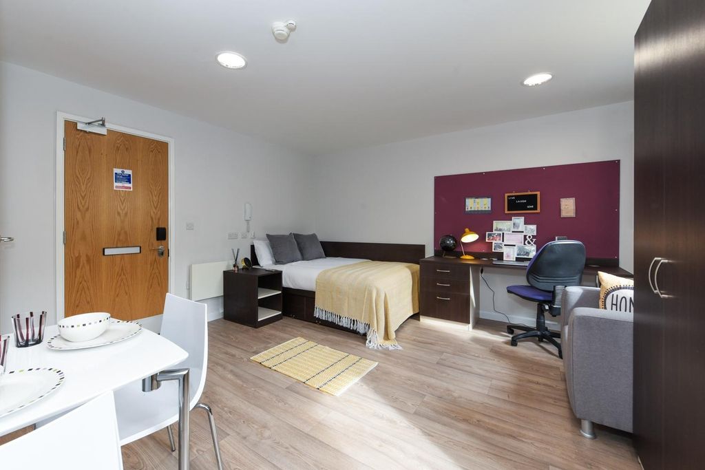 Property photo 1 of 36