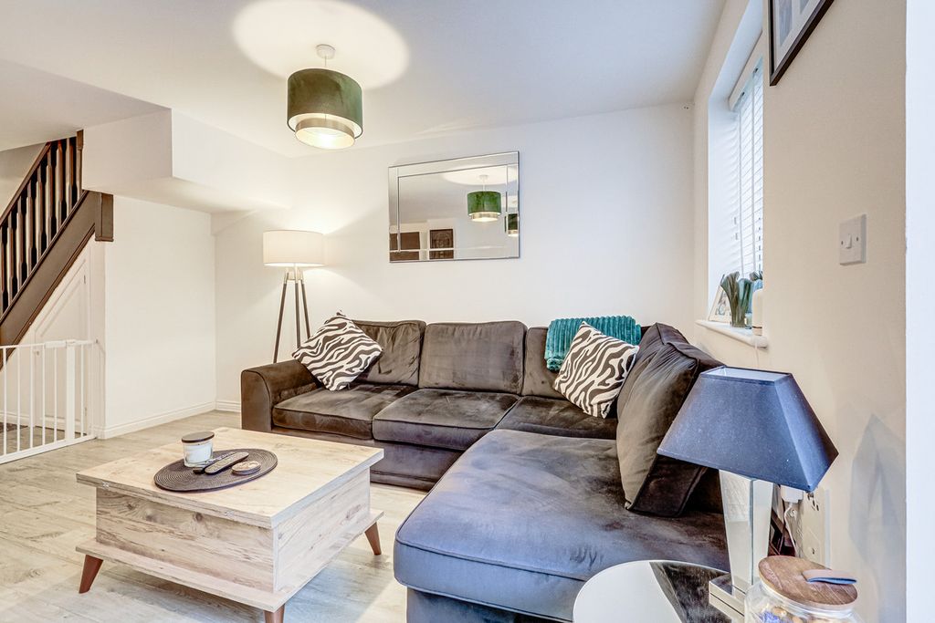 Property photo 2 of 31