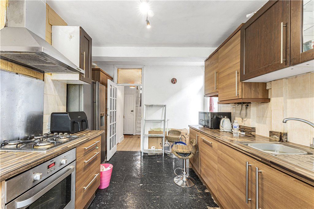 Property photo 3 of 16 Kitchen