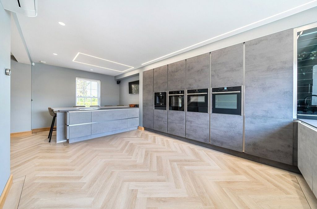Property photo 3 of 21 1330375-21-688d79...