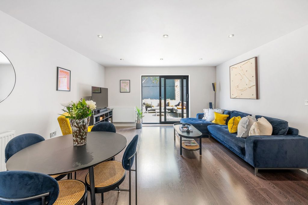 Property photo 3 of 22