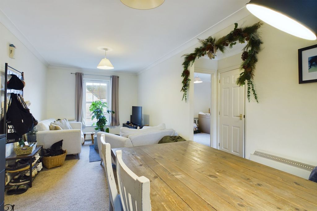 Property photo 3 of 6