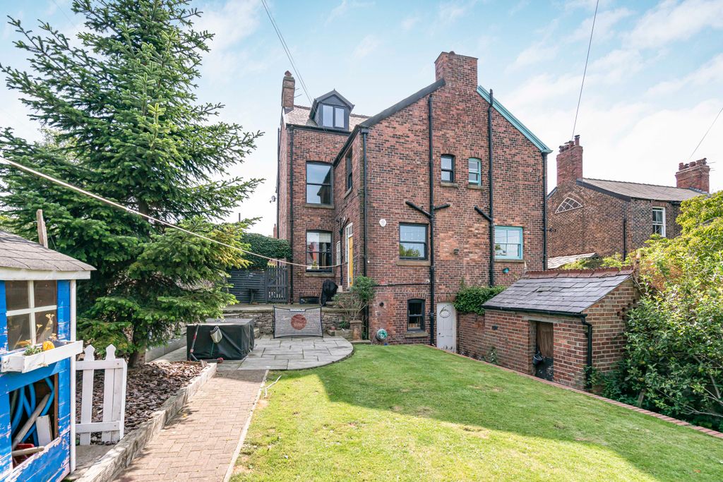 Property photo 2 of 35