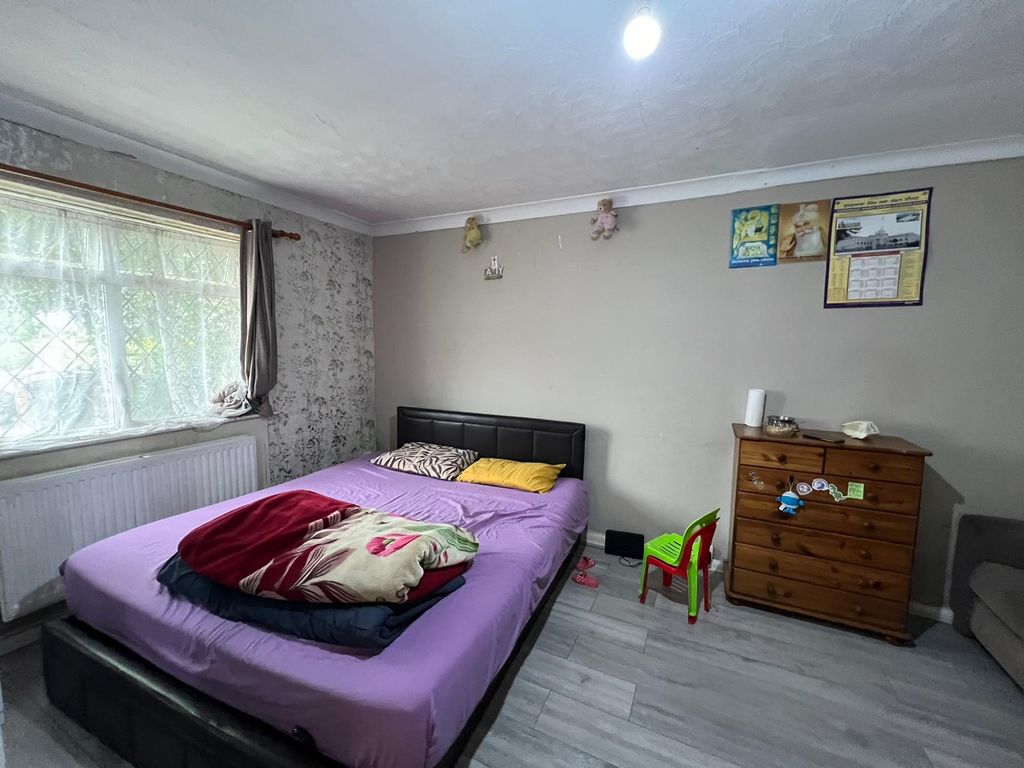 Property photo 3 of 9 5
