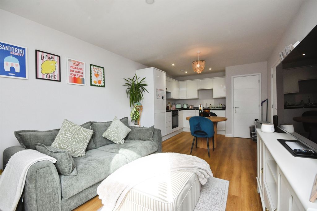 Property photo 2 of 14
