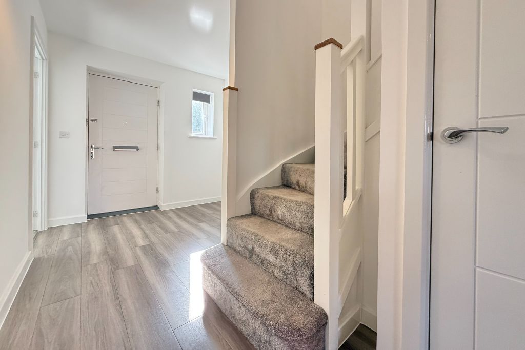 Property photo 2 of 18 Hallway