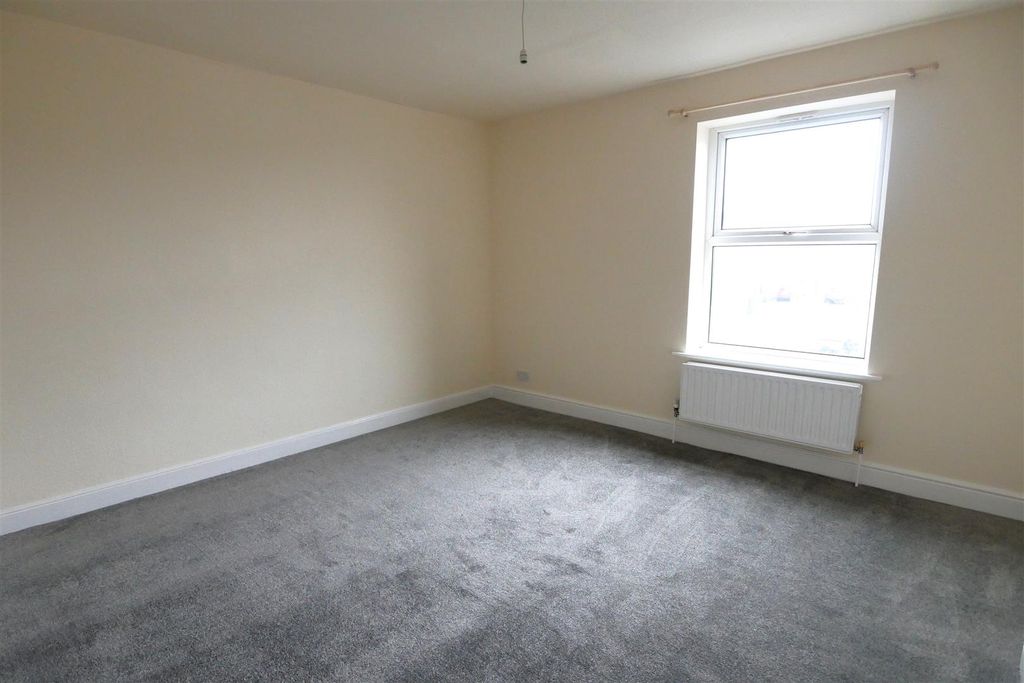 Property photo 3 of 8 Bedroom 1