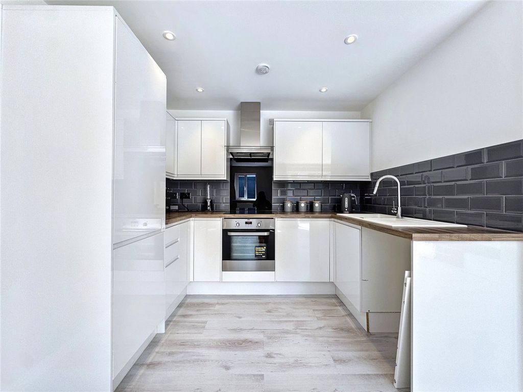 Property photo 1 of 16 Picture No. 04