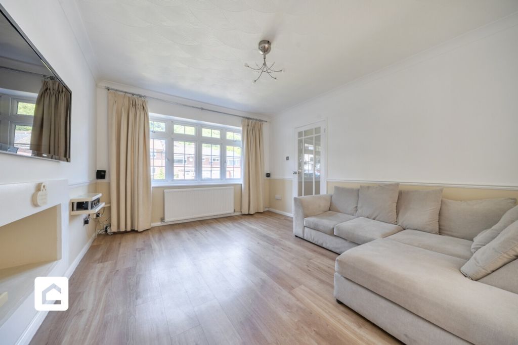 Property photo 2 of 21 3