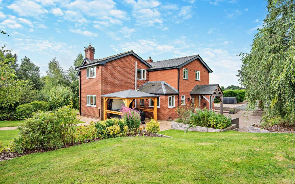 Property photo 2 of 49 The Fron