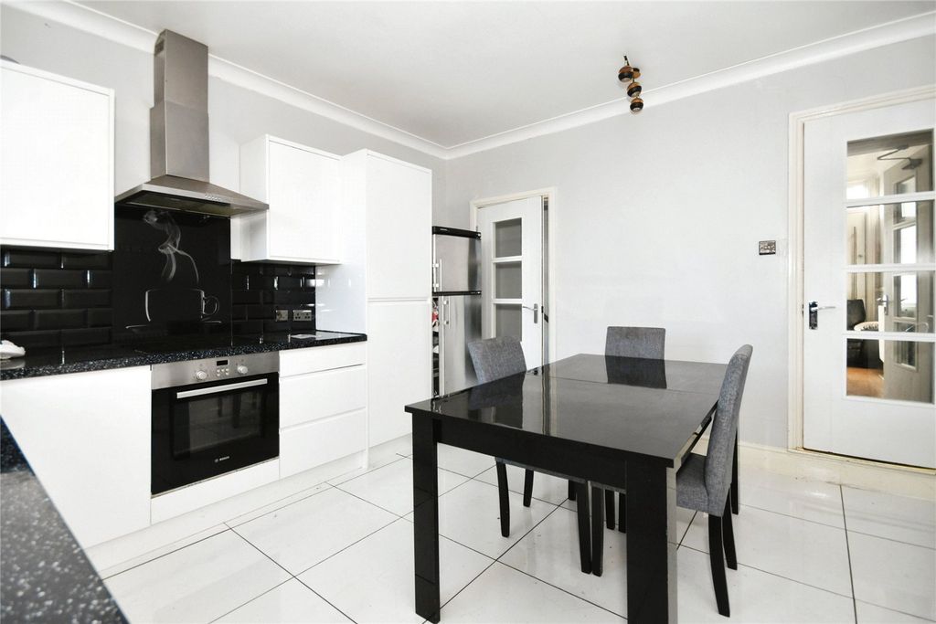 Property photo 2 of 16 Picture No. 03