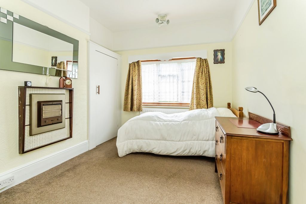 Property photo 2 of 17 Photo