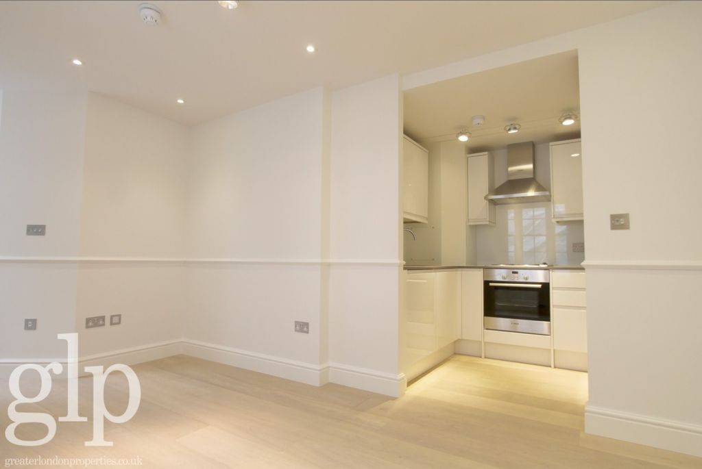 Property photo 1 of 8 962581