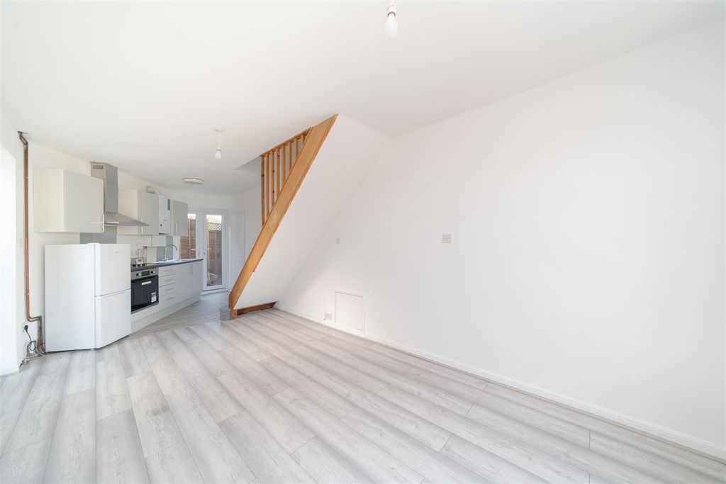 Property photo 2 of 12 Lessness Road