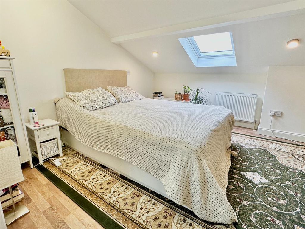 Property photo 3 of 7 Bedroom.Jpeg