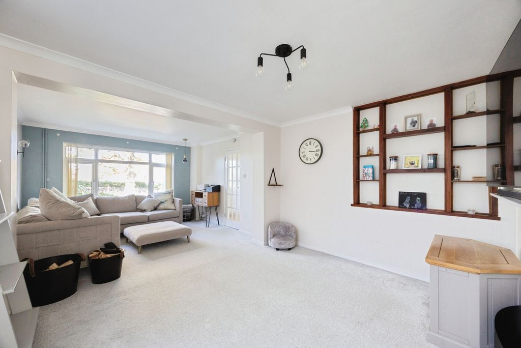 Property photo 2 of 20