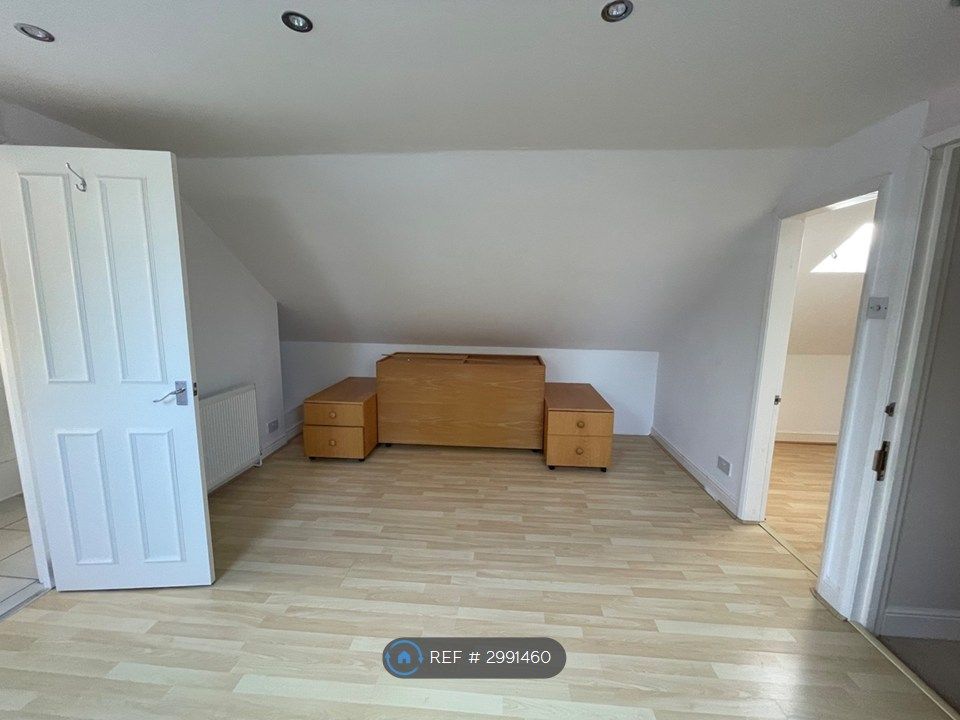 Property photo 2 of 5 Main Bedroom