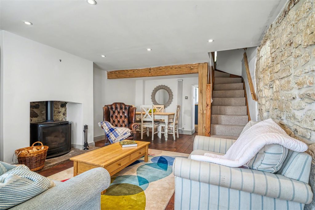 Property photo 2 of 10 Sitting Room