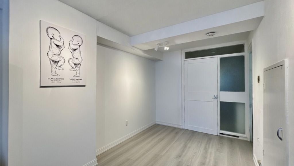 Property photo 2 of 10 Entrance Hallway