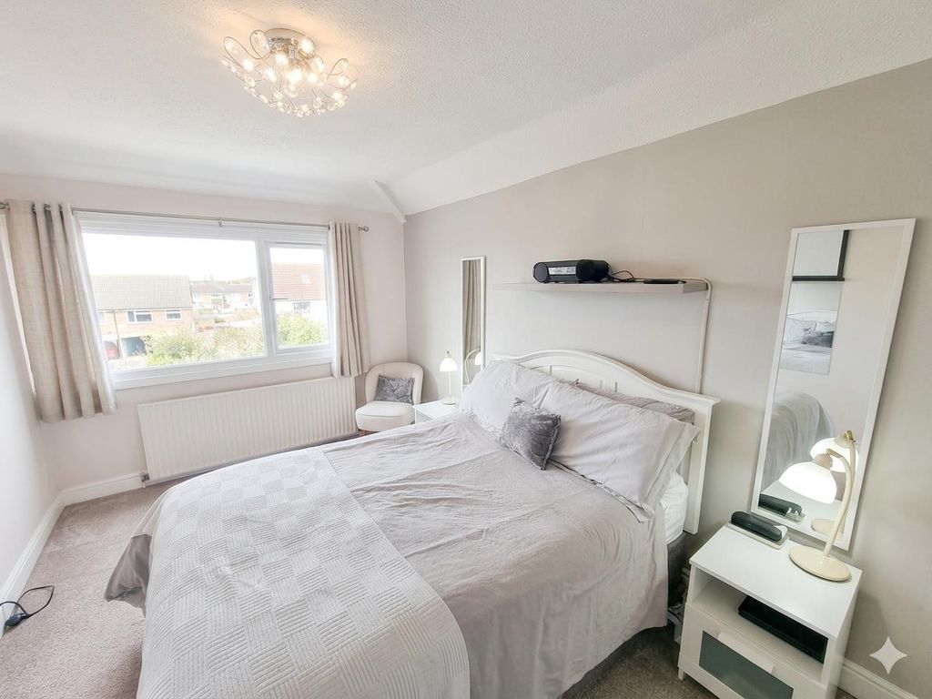 Property photo 3 of 17 Bedroom