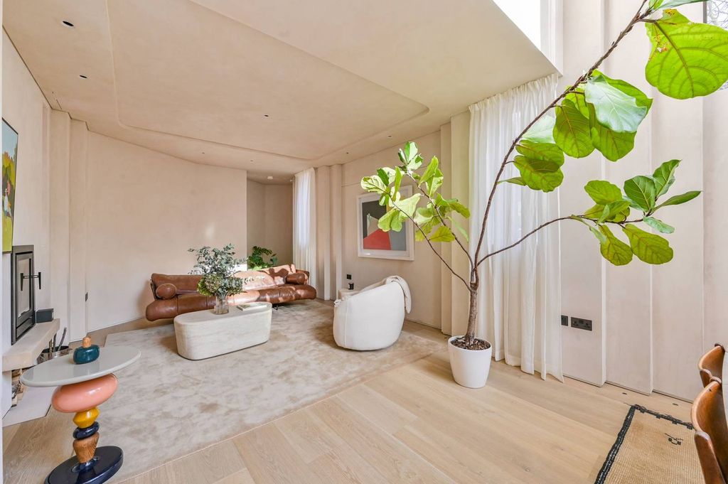 Property photo 3 of 32