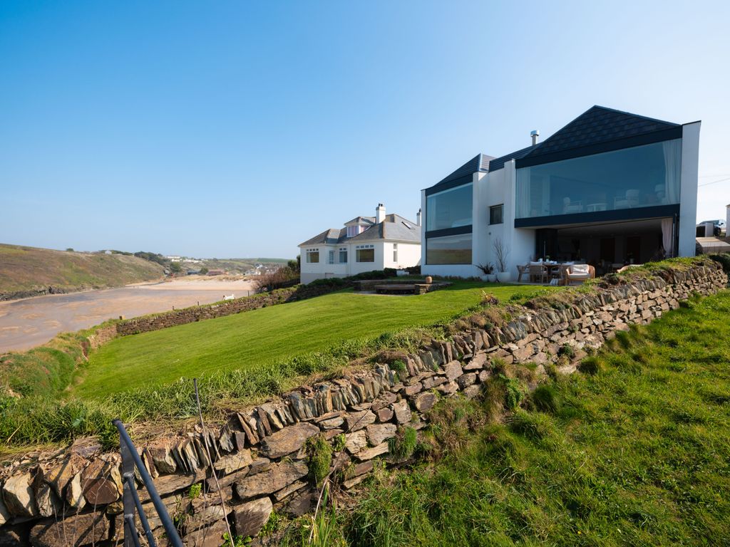 Property photo 3 of 33 Gallery