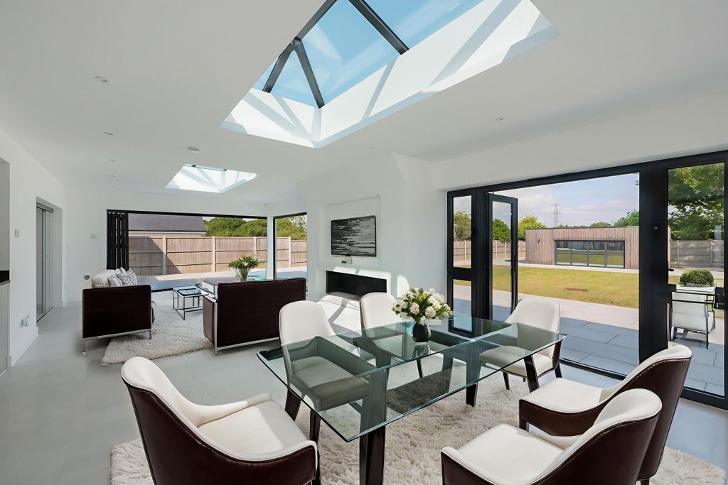 Property photo 2 of 23 Dining Room