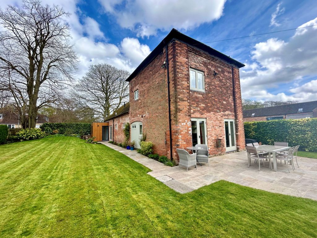 Property photo 2 of 39