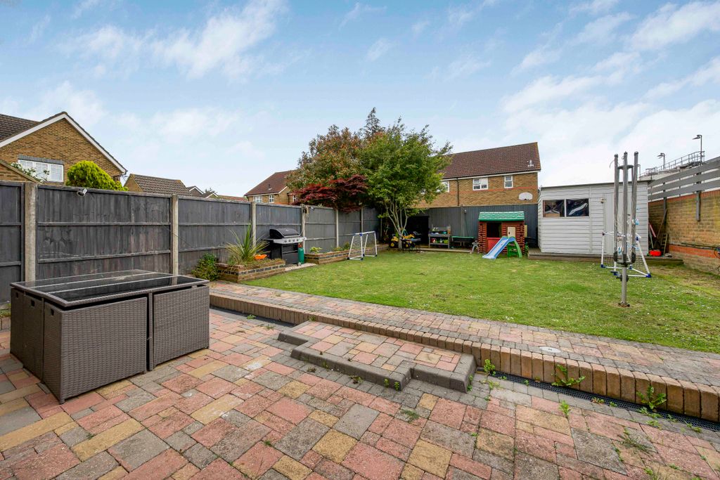 Property photo 3 of 14 Image00002