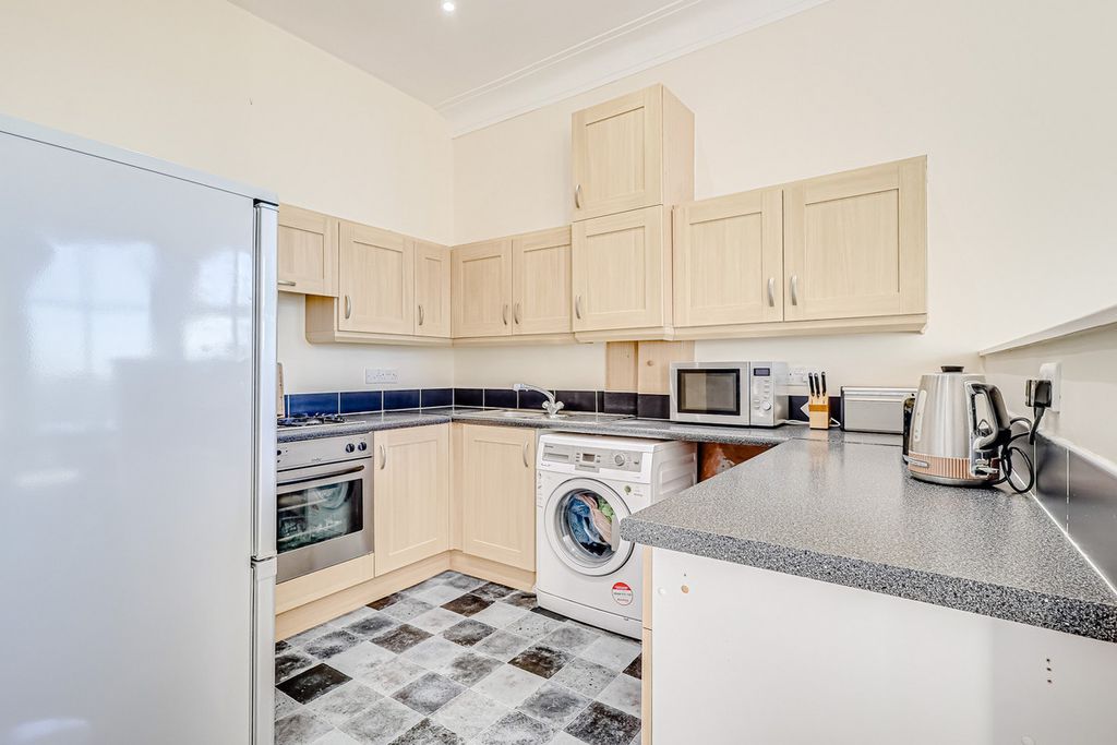 Property photo 2 of 8