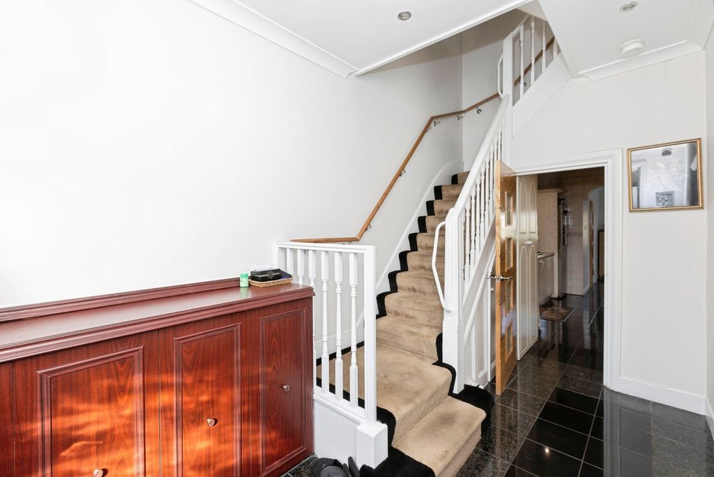 Property photo 2 of 32 Pbox-Img.Jpg