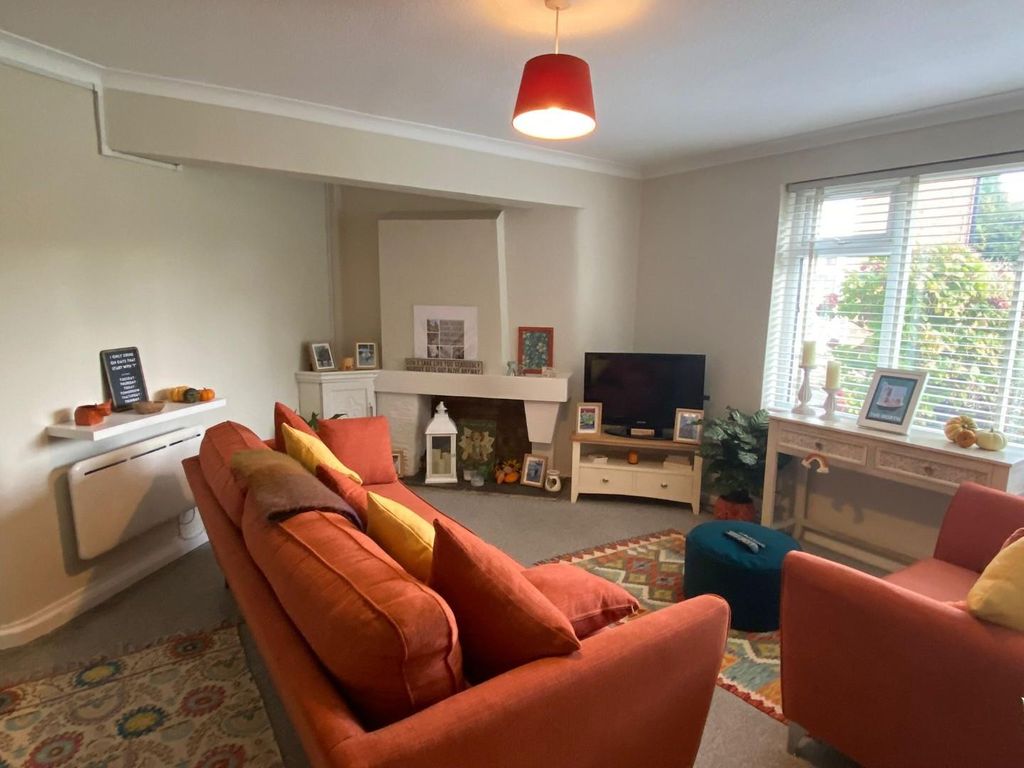 Property photo 2 of 15 Lounge 1 2025.Jpeg