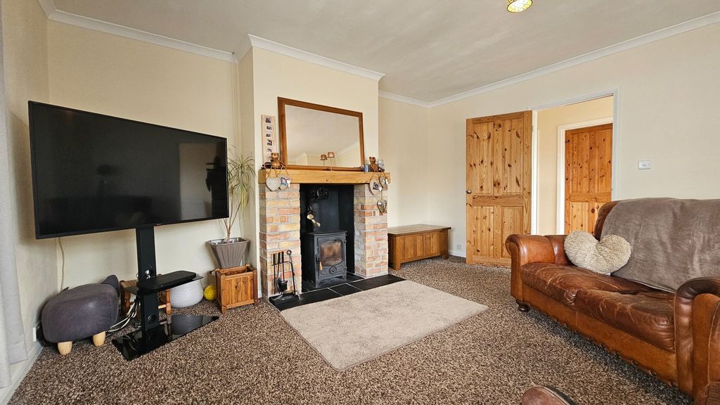 Property photo 2 of 31