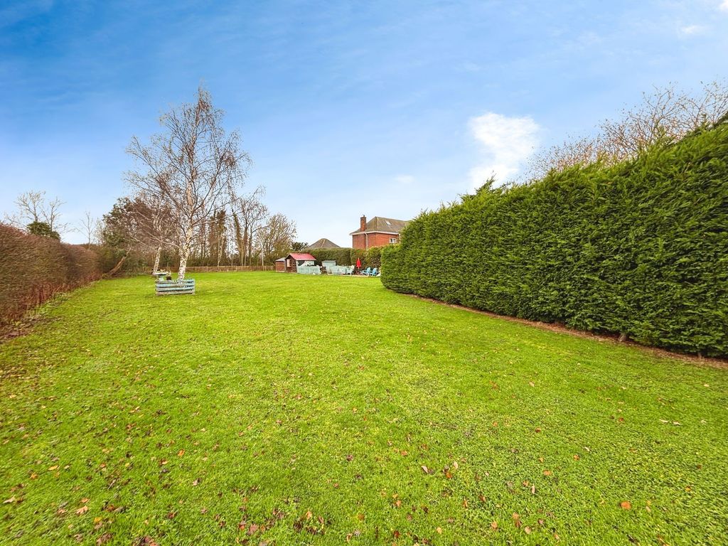 Property photo 3 of 27