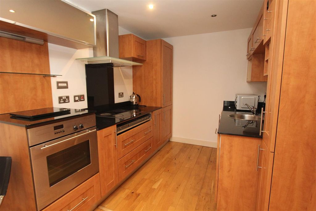 Property photo 2 of 10 Kitchen.Jpg