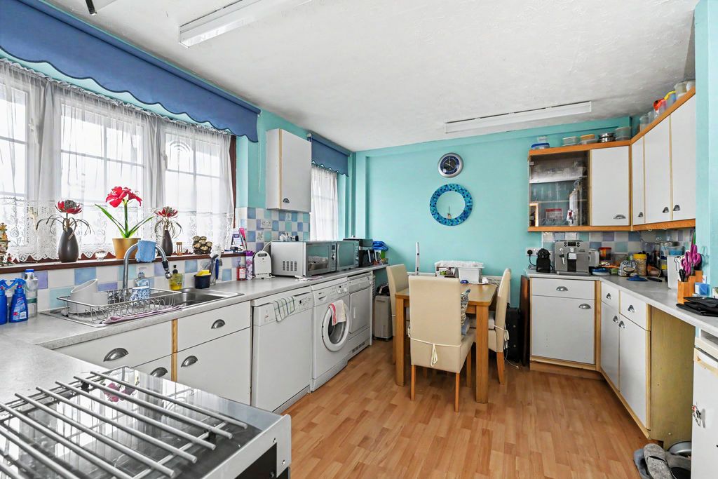 Property photo 3 of 13 Photo 7
