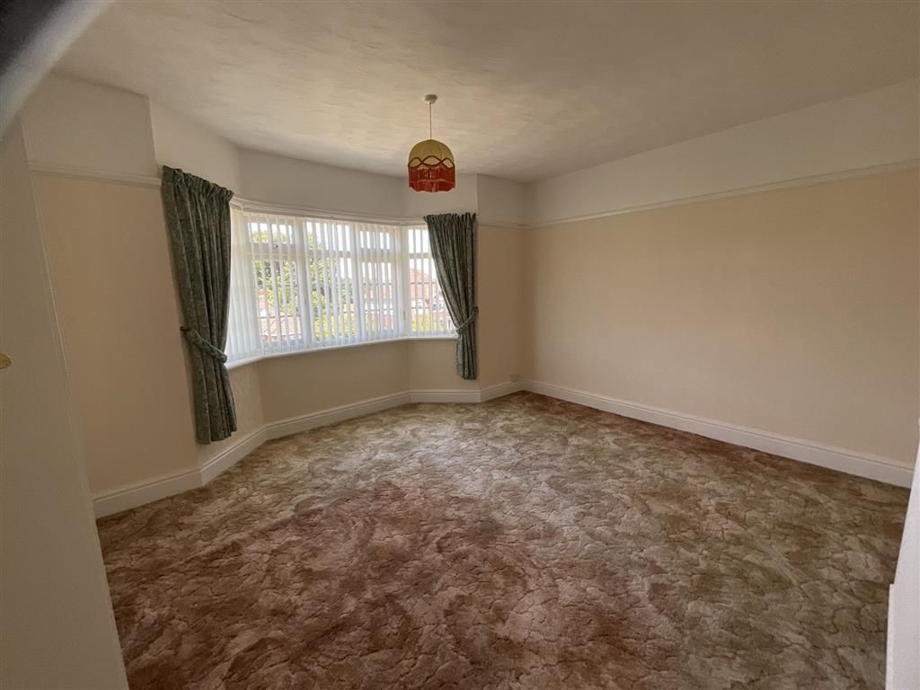 Property photo 3 of 13 Lounge